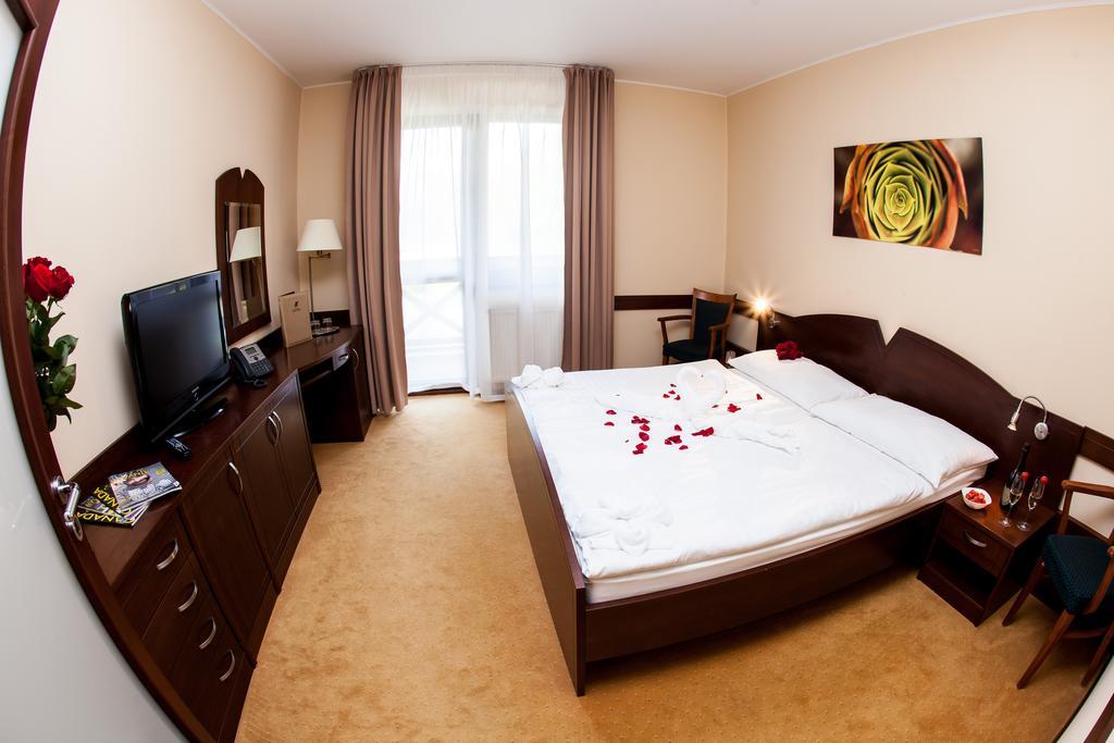Hotel Impozant Валча Экстерьер фото